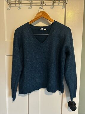 GAP Women's V-Neck Sweater in Rich Blue